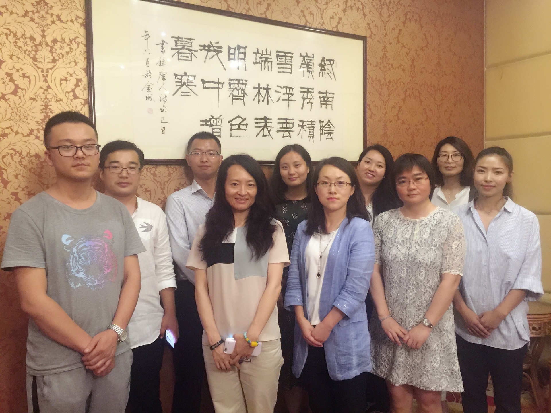王徐雷老师和同学.jpg